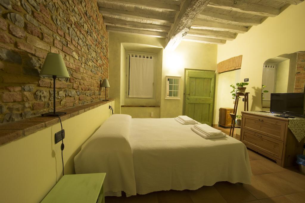 Agriturismo Arte Contadina Fiorenzuola dʼArda Habitación foto